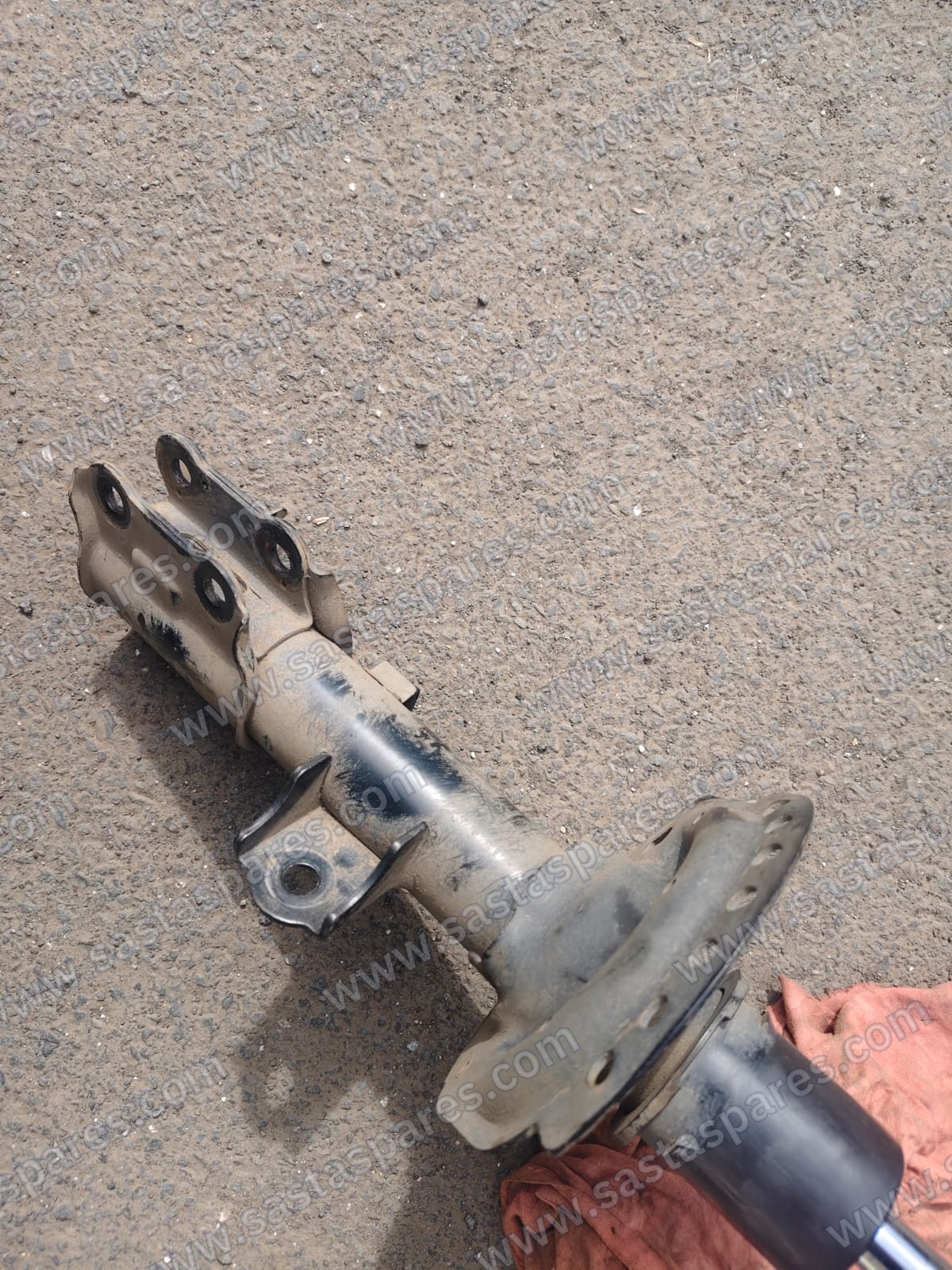 Front Suspension/shock Absorber strut - Hyundai Verna fluidic 2013